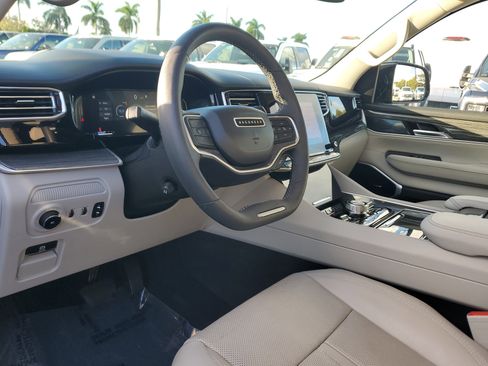 Used 2022 Jeep Wagoneer Series III w/ Convenience Group I image 13