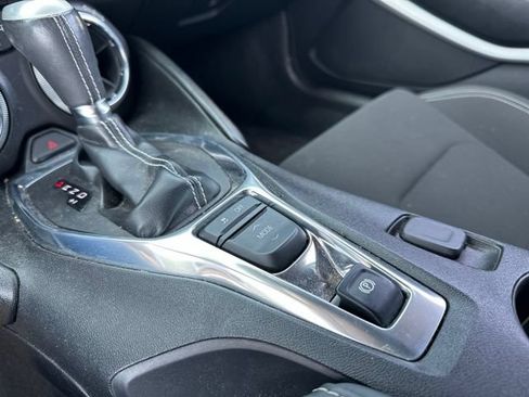 Used 2018 Chevrolet Camaro LT RWD image 10