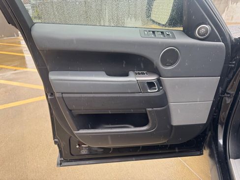 Used 2015 Land Rover Range Rover Sport SE image 10