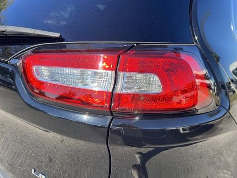 Used 2018 Jeep Cherokee Limited w/ Technology Group image 10