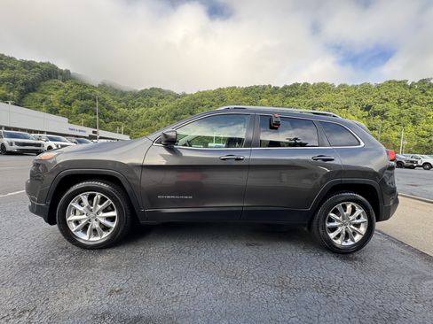 Used 2015 Jeep Cherokee Limited AWD/4WD image 4