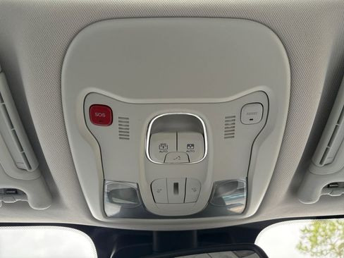 Used 2021 Jeep Renegade Latitude w/ Sun & Sound Group image 31