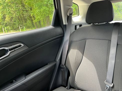 Used 2025 Kia Sportage LX image 38