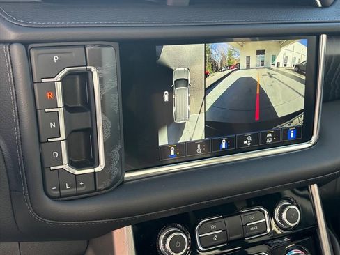 Used 2023 GMC Yukon Denali AWD/4WD image 6