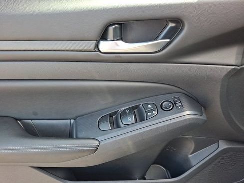 Used 2025 Nissan Altima 2.5 SV AWD/4WD image 16