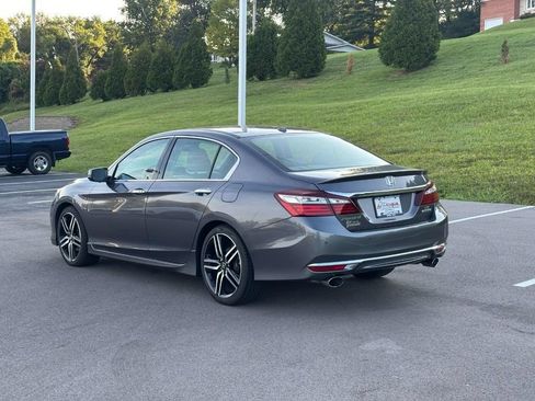 Used 2017 Honda Accord Touring image 7