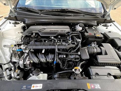 Certified 2025 Hyundai Elantra Sport image 9