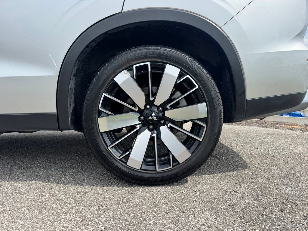 Used 2025 Mitsubishi Outlander SE AWD/4WD image 16