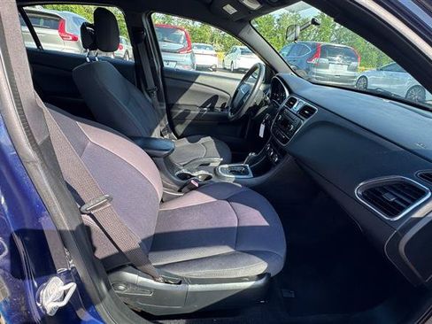 Used 2014 Chrysler 200 LX FWD image 29