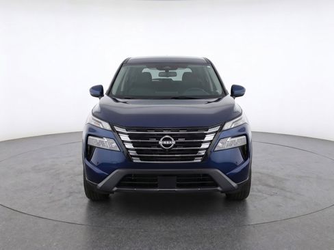 Used 2025 Nissan Rogue SV AWD/4WD image 2