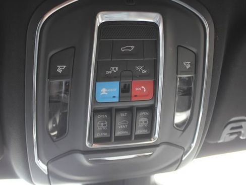 Used 2023 Jeep Wagoneer Series II AWD/4WD image 12