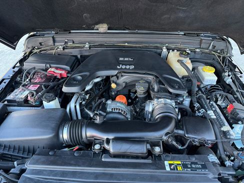 Used 2019 Jeep Wrangler Unlimited Sport S image 31