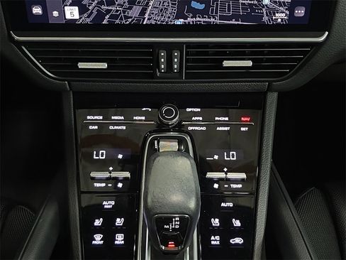 Used 2023 Porsche Cayenne Platinum Edition image 19