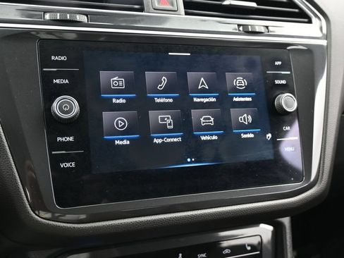Used 2024 Volkswagen Tiguan SE FWD image 18