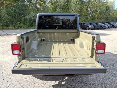 New 2025 Jeep Gladiator Sport image 6