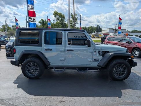 Used 2024 Jeep Wrangler Unlimited Sport AWD/4WD image 6