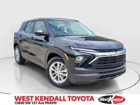 Used 2025 Chevrolet TrailBlazer LS FWD image 1