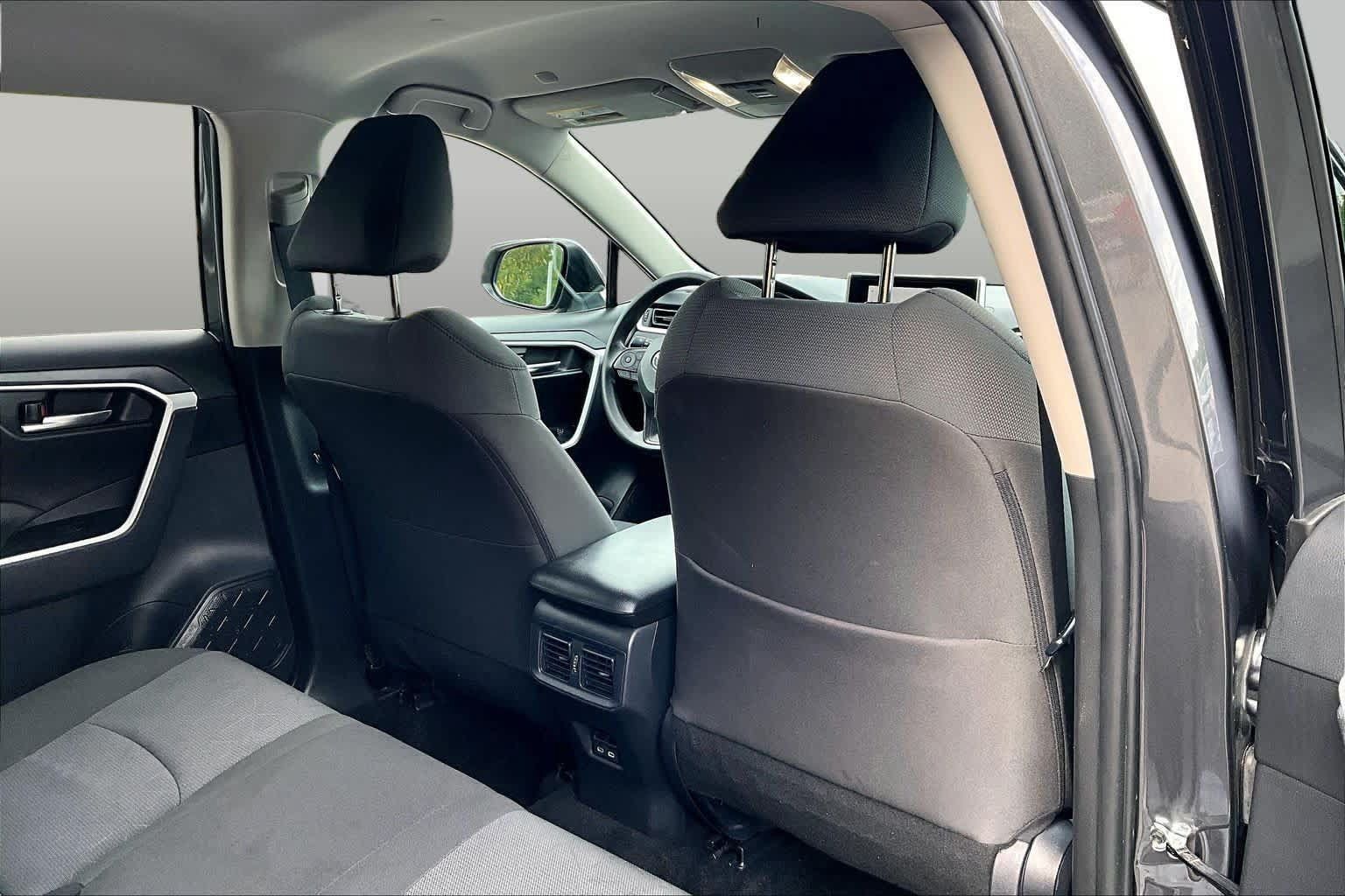 Used 2025 Toyota RAV4 XLE AWD/4WD image 20