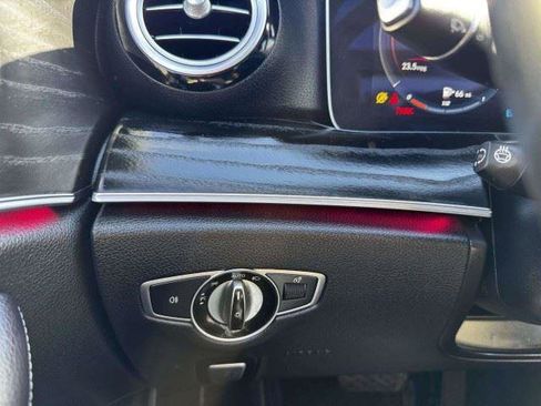 Used 2022 Mercedes-Benz E 350 4MATIC Sedan image 21