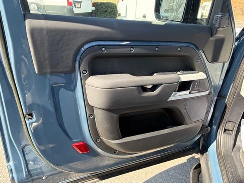 Used 2023 Land Rover Defender 90 S image 12