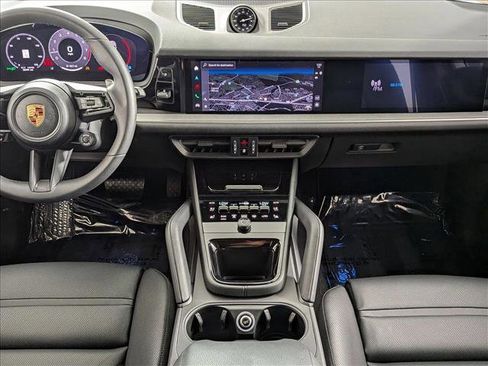 Used 2025 Porsche Cayenne Coupe image 20