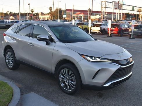 Used 2021 Toyota Venza Limited image 11