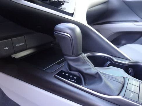 Used 2024 Toyota Camry SE w/ Cold Weather Package FWD image 17