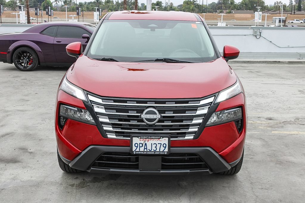 Used 2024 Nissan Rogue SV FWD image 3