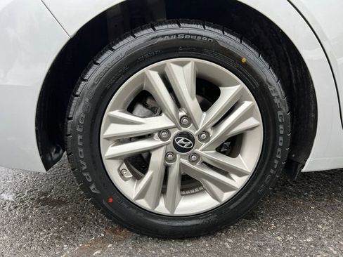 Used 2019 Hyundai Elantra SEL image 14