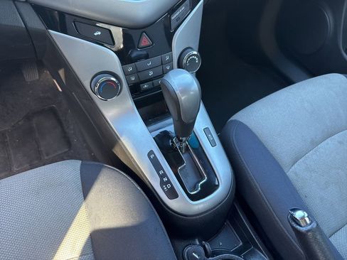 Used 2016 Chevrolet Cruze LS image 9