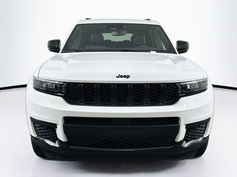 Used 2023 Jeep Grand Cherokee L Laredo AWD/4WD image 2