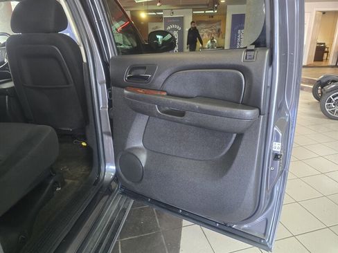 Used 2011 Chevrolet Avalanche LS image 14