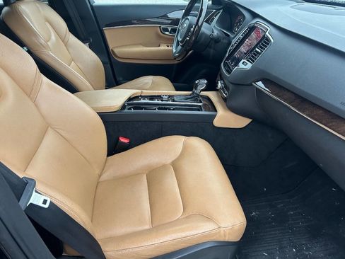 Used 2016 Volvo XC90 T6 Momentum w/ Momentum Plus Package image 21