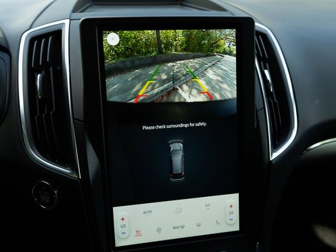 Used 2024 Ford Edge Titanium image 33