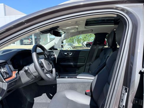 Certified 2025 Volvo V60 B5 Cross Country Plus AWD/4WD image 11