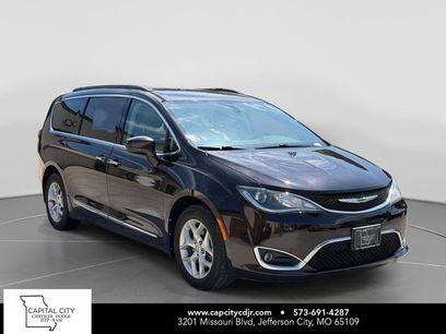 Used 2017 Chrysler Pacifica Touring-L w/ Tire & Wheel Group