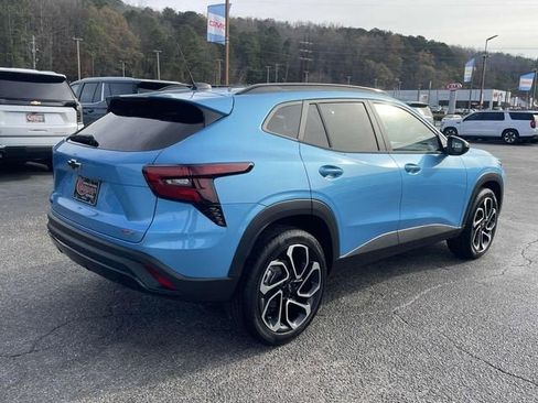 New 2026 Chevrolet Trax RS w/ Sunroof Package image 3