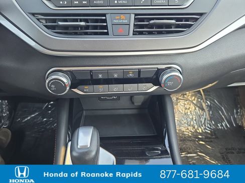 Used 2025 Nissan Altima 2.5 SR FWD image 15