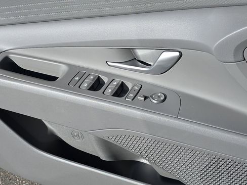 Used 2024 Hyundai Elantra SE image 33