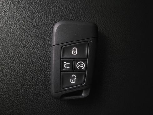 Used 2023 Volkswagen Jetta SE w/ Panoramic Sunroof Package image 32