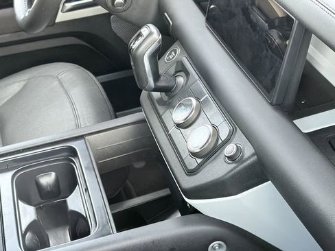Used 2024 Land Rover Defender 110 S image 11
