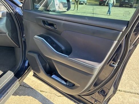 Used 2022 Toyota Highlander L image 26