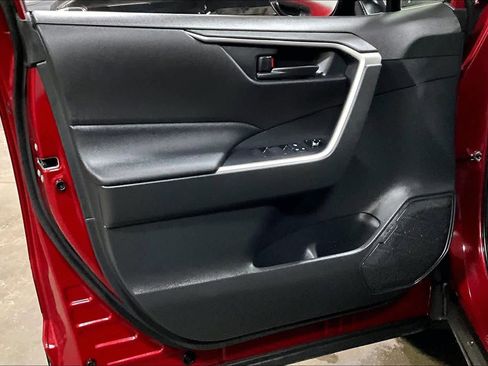Used 2021 Toyota RAV4 LE image 22