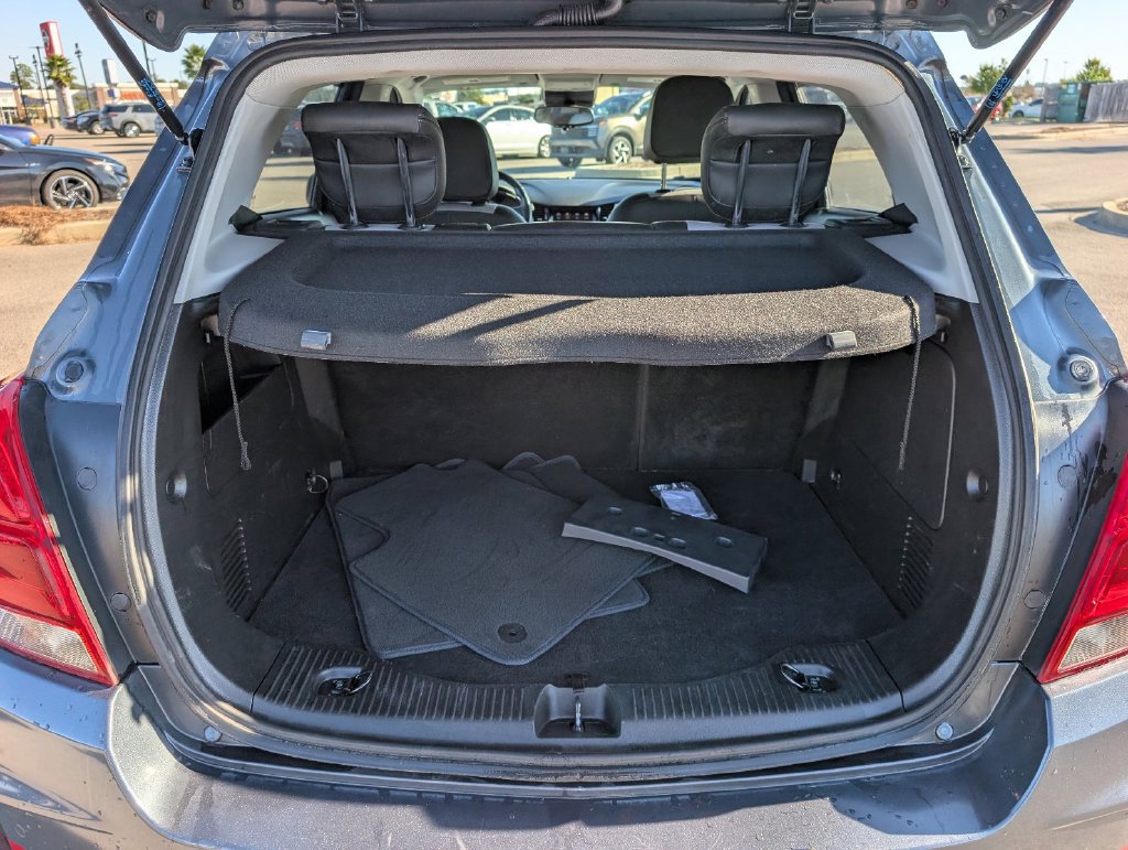 Used 2021 Chevrolet Trax LT w/ Driver Confidence Package FWD image 6