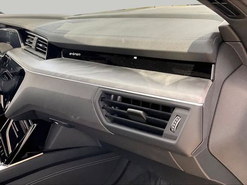 Used 2024 Audi Q8 e-tron Premium Plus w/ Premium Plus Package AWD/4WD image 17