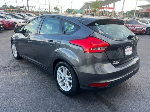 Used 2017 Ford Focus SE image 3