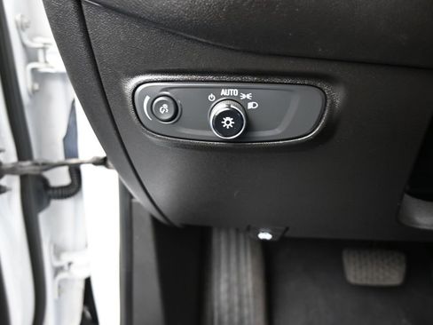 Used 2021 Chevrolet Equinox LT image 29