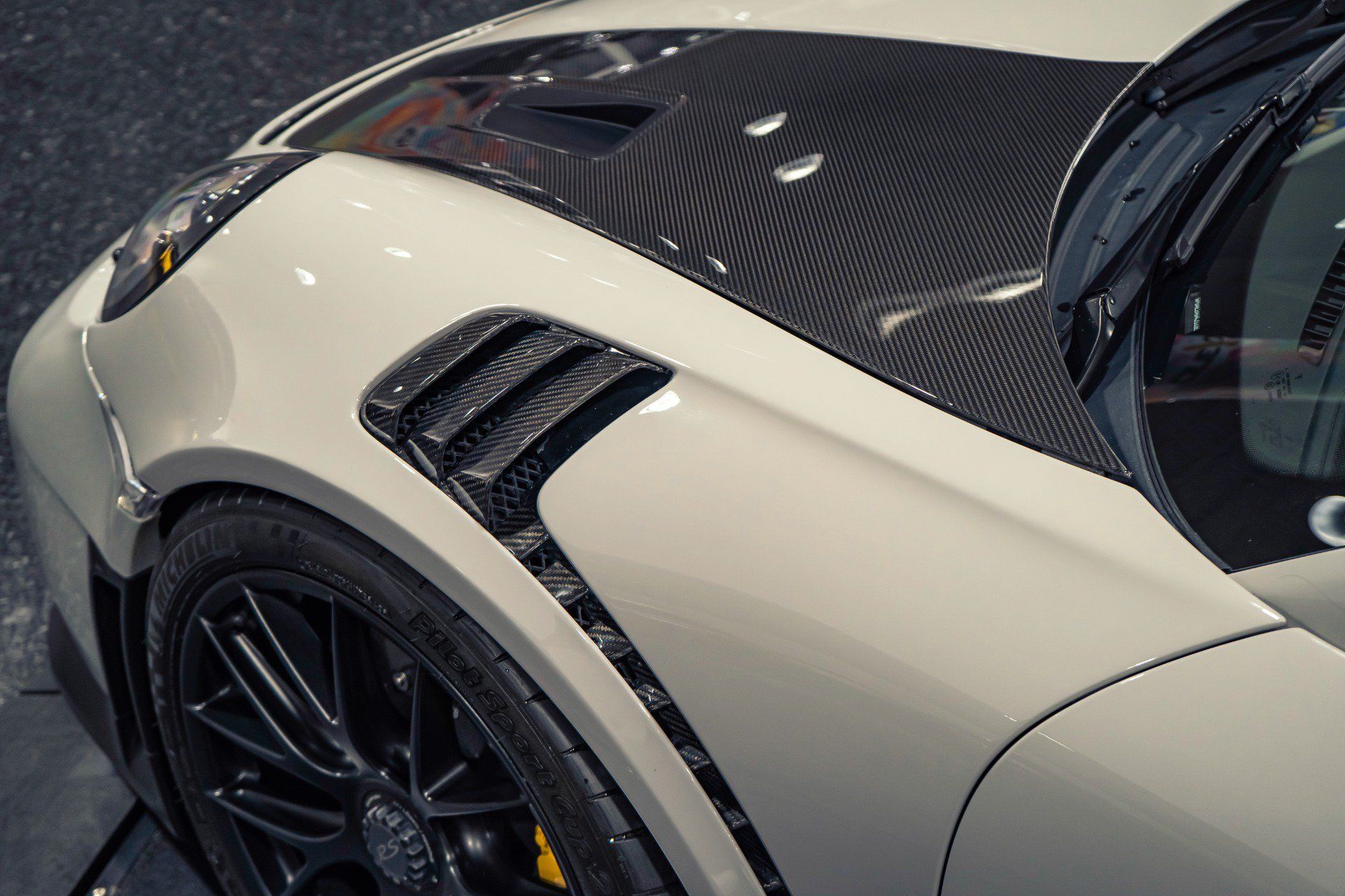 Used 2018 Porsche 911 GT2 RS w/ Weissach Package RWD image 9
