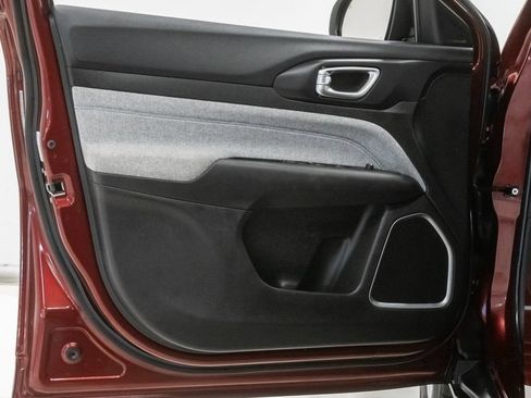 Used 2022 Jeep Compass Latitude FWD image 7