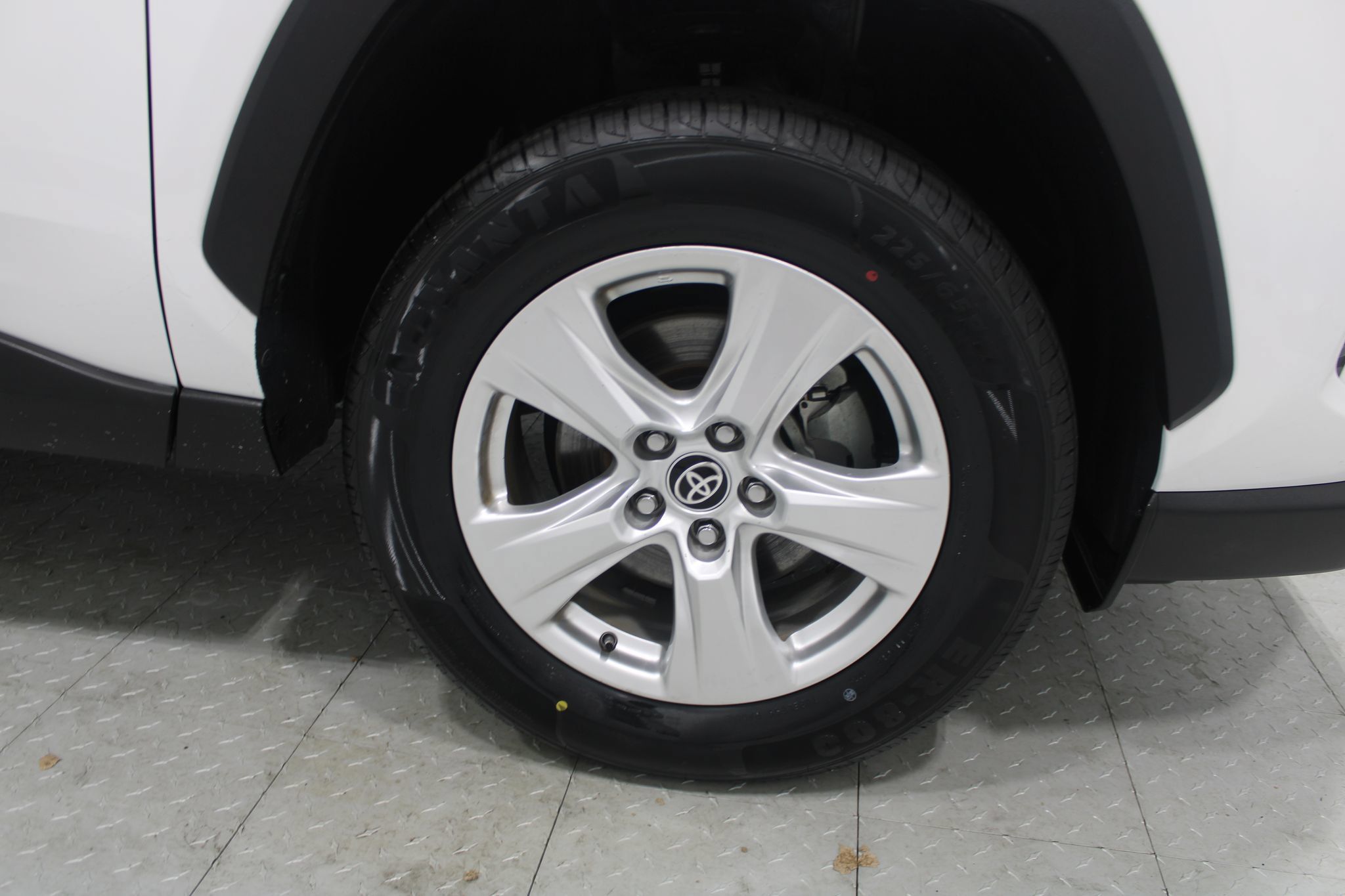 Used 2021 Toyota RAV4 XLE AWD/4WD image 5